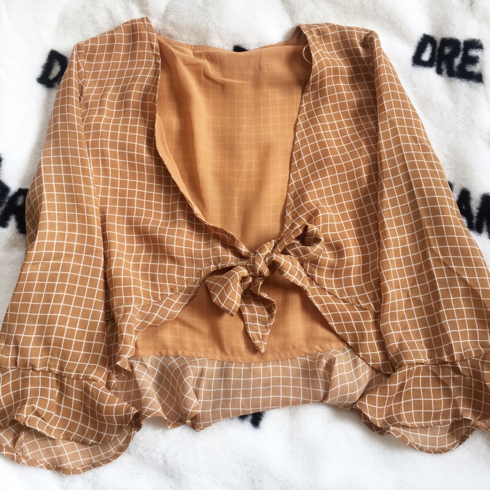 Cropped Ruffled Top - Picture 3 of 4